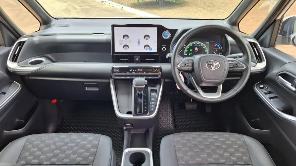 2022 Toyota Voxy IV 2