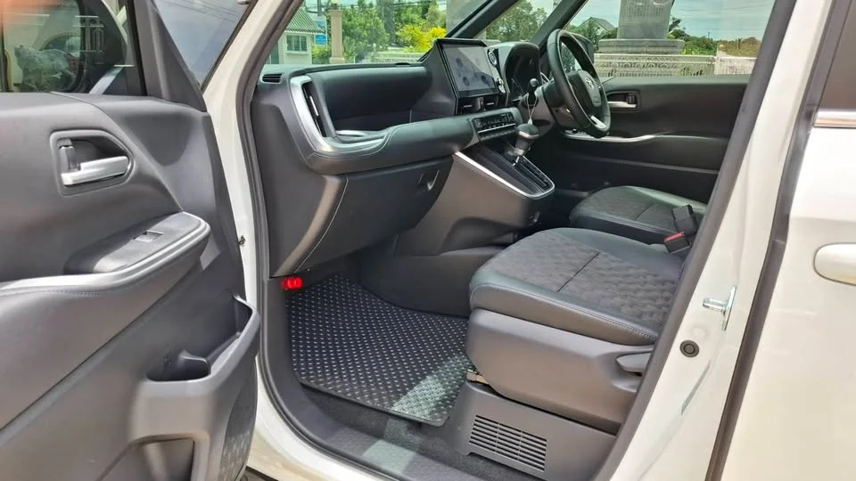 2022 Toyota Voxy IV 3