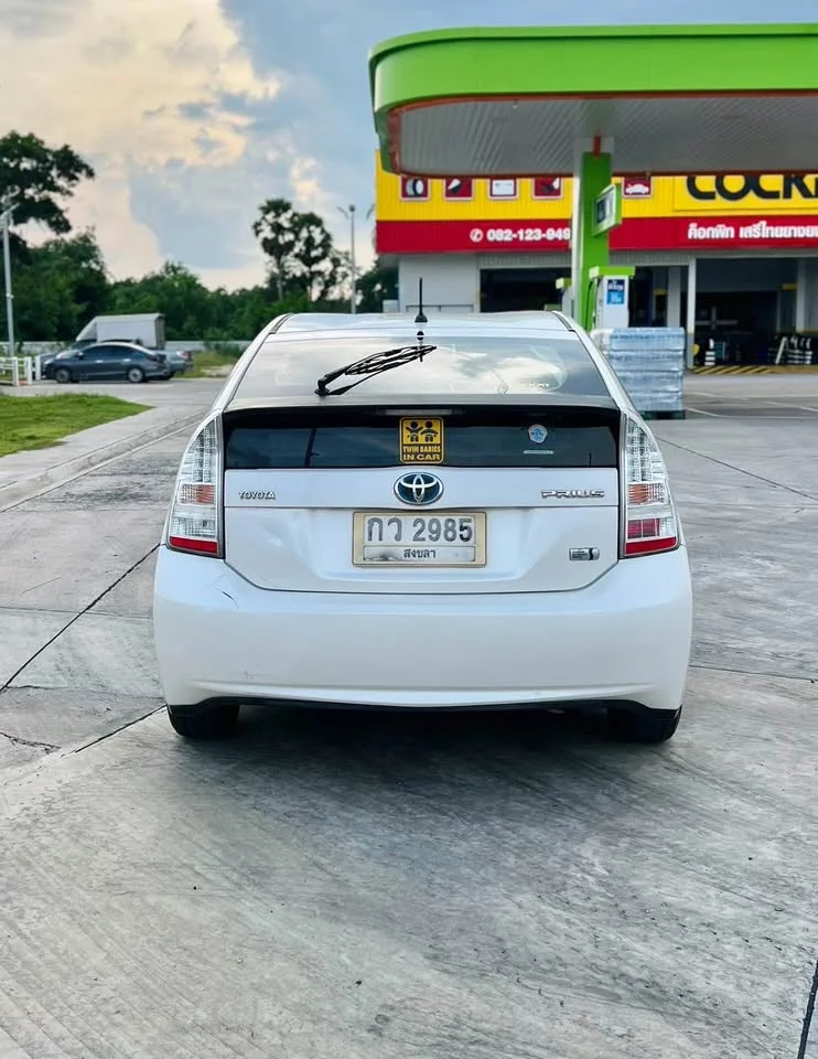 2011 Toyota Prius III 3