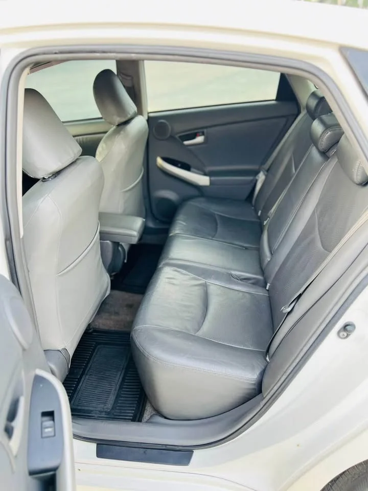 2011 Toyota Prius III 2