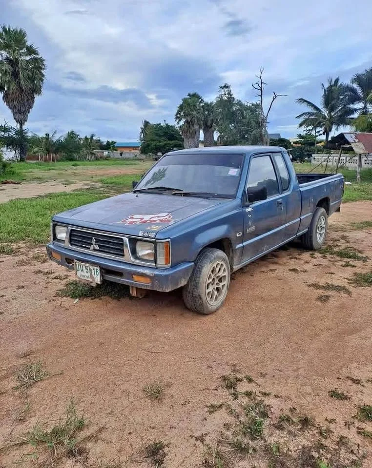 Mitsubishi Triton II 2
