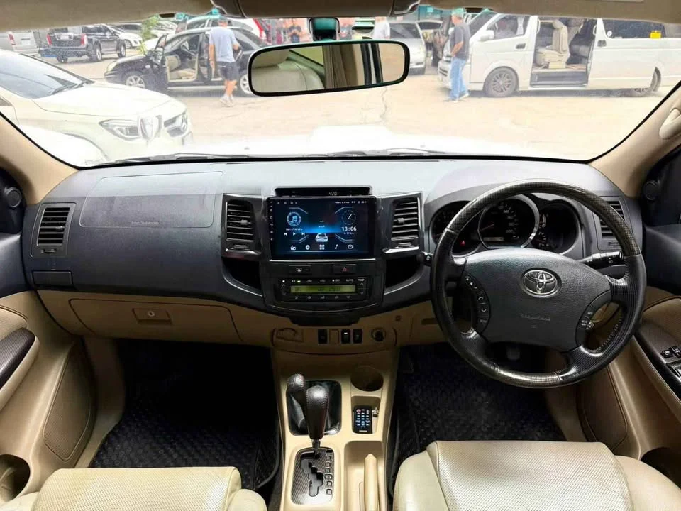2011 Toyota Fortuner I 3