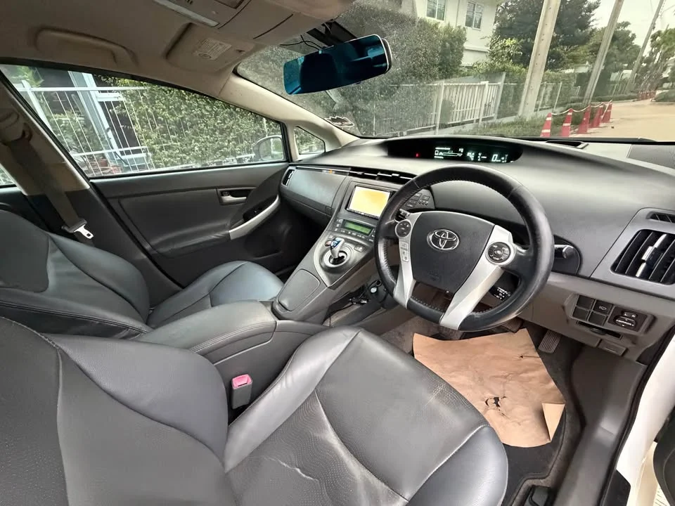 2012 Toyota Prius III 2