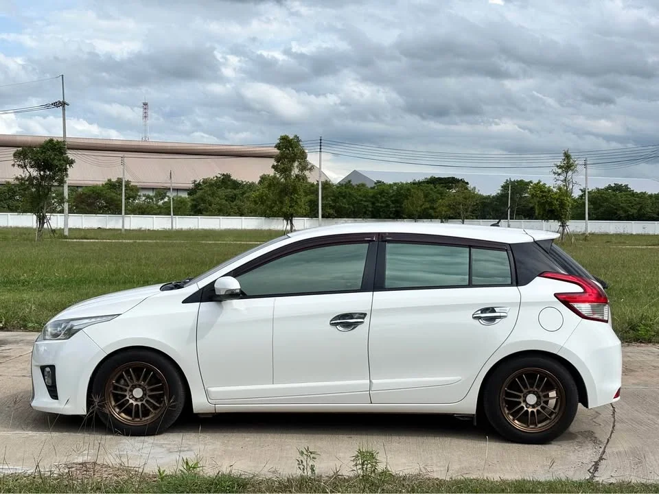 2015 Toyota Yaris III 2