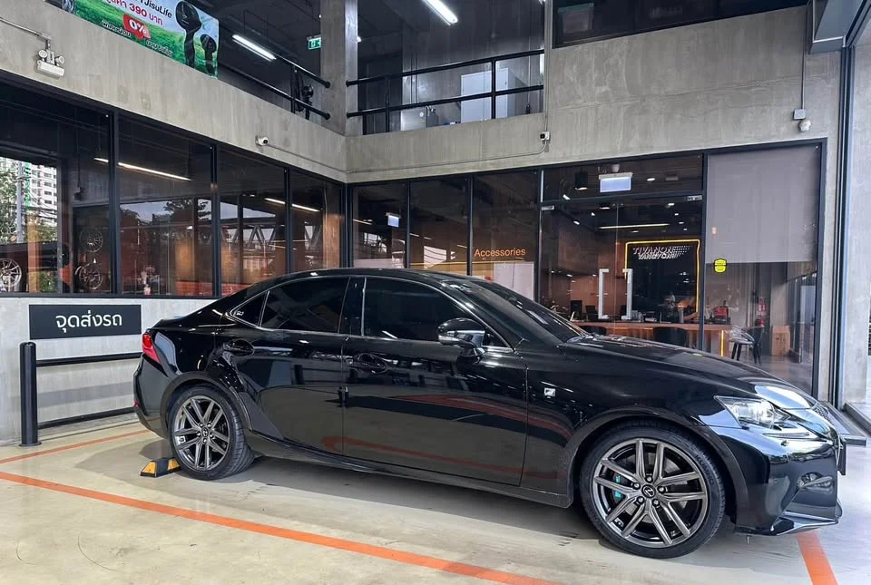 2015 Lexus IS III 2