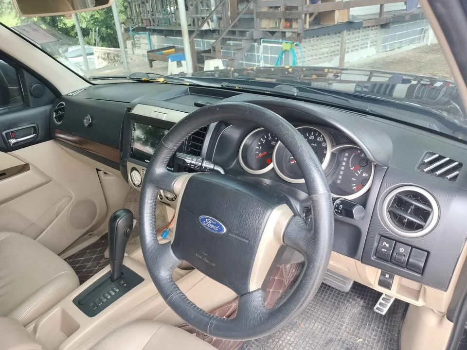 2011 Ford Everest I 3