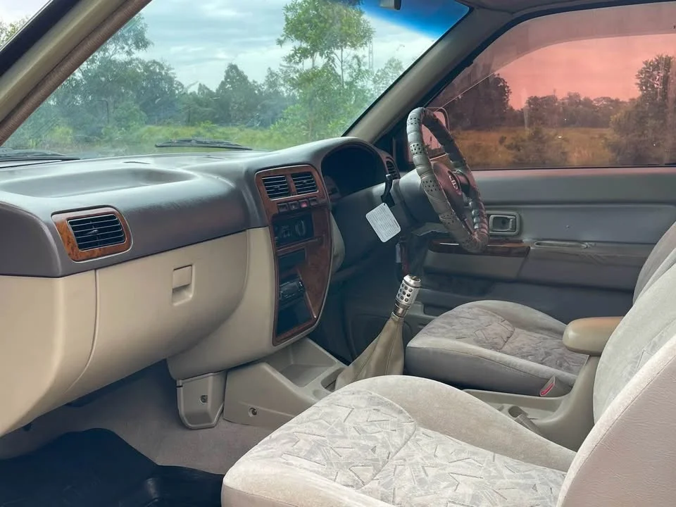 2002 Nissan Frontier I 2