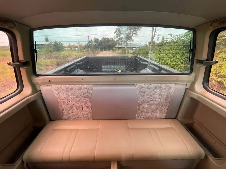 2002 Nissan Frontier I 3