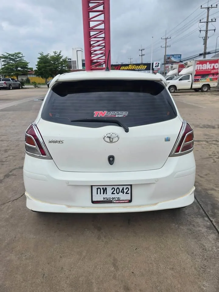 2012 Toyota Yaris II 2