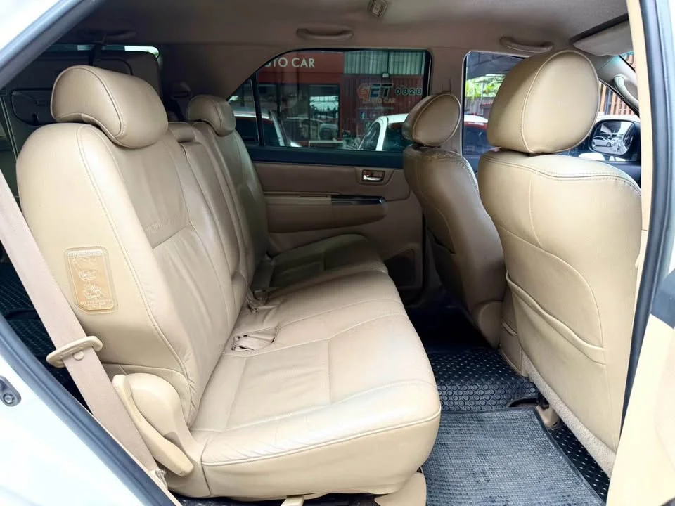 2011 Toyota Fortuner I 2