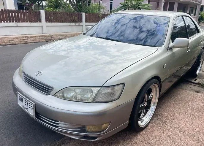 1997 Lexus ES III 2