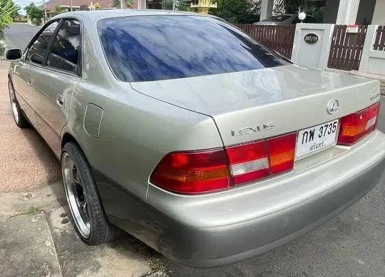 1997 Lexus ES III 3