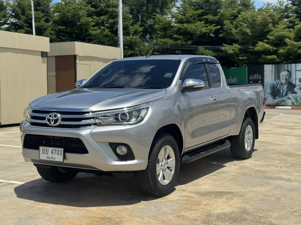 2017 Toyota Hilux VIII 2