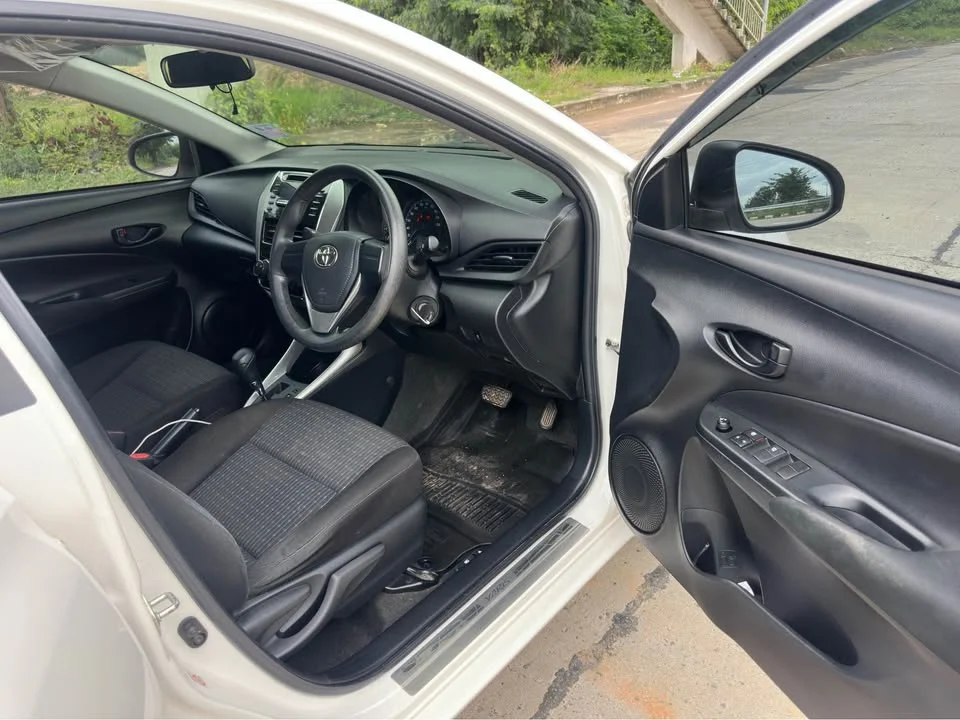2017 Toyota Yaris ATIV III 2