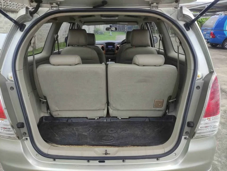 2010 Toyota Innova I 2
