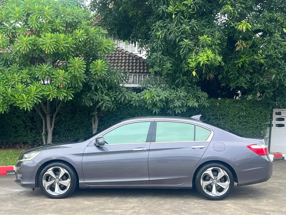 2013 Honda Accord IX 3