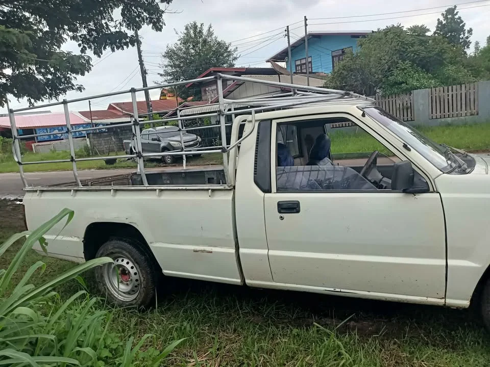 1997 Mitsubishi Triton II 3