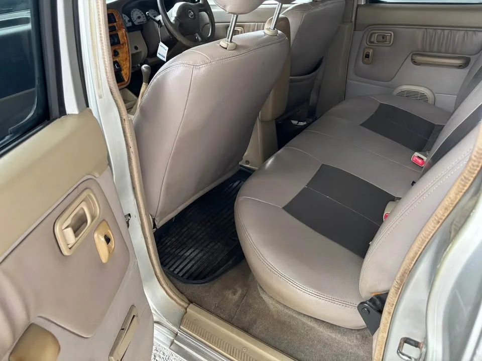 2003 Nissan Frontier I 3