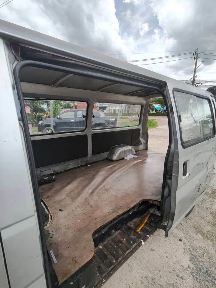 1998 Nissan Urvan IV (E24) 3