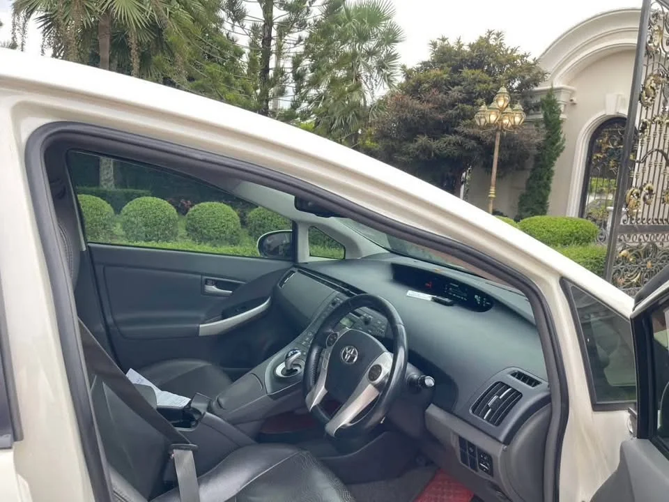 2012 Toyota Prius III 3