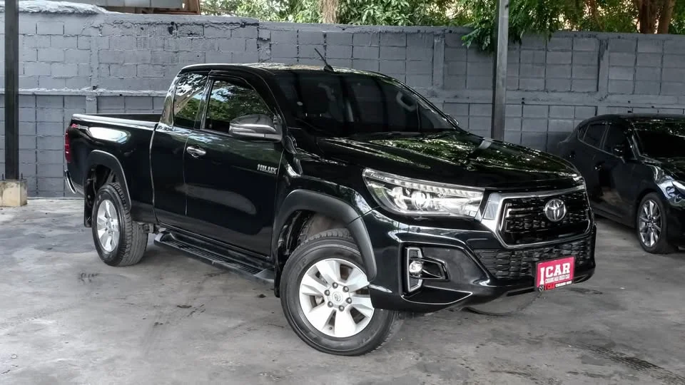 2019 Toyota Hilux VIII 2