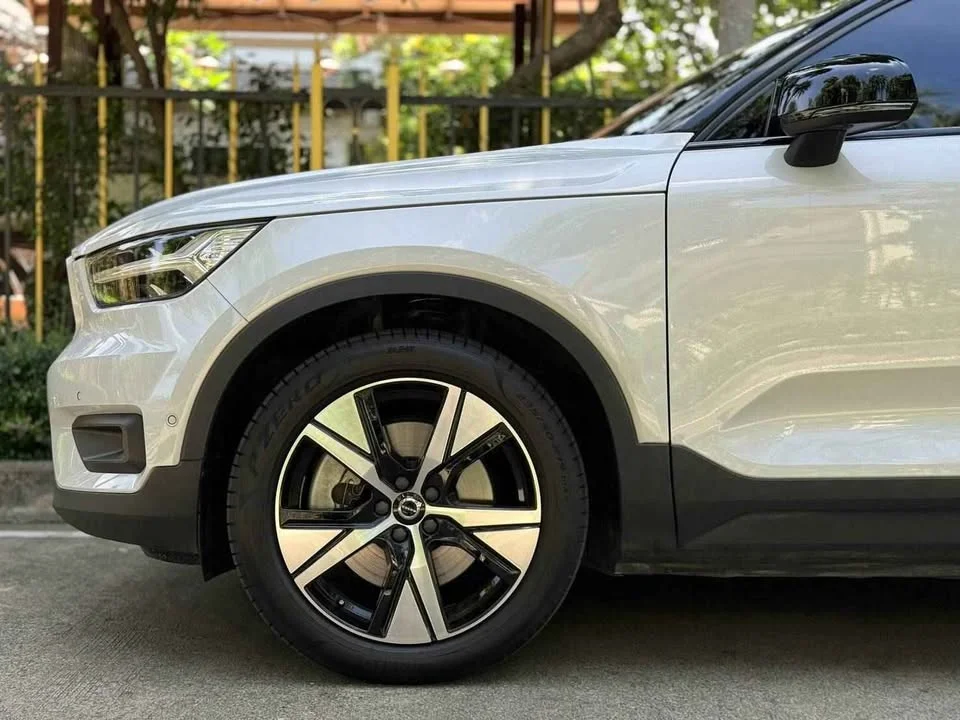2022 Volvo XC40 2