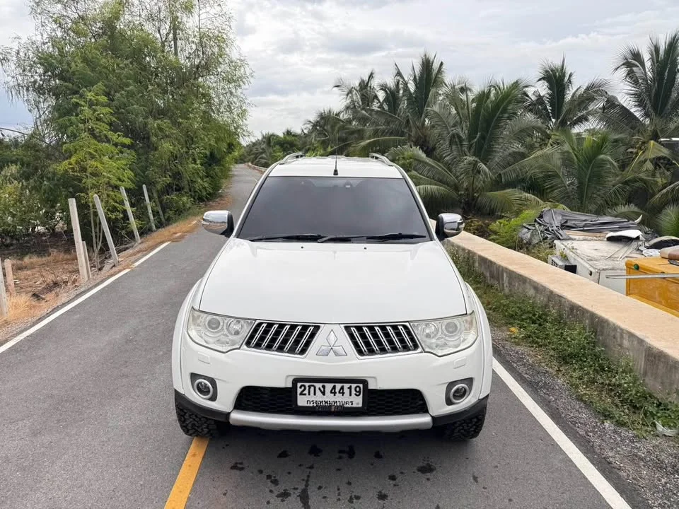 2012 Mitsubishi Pajero Sport II 2