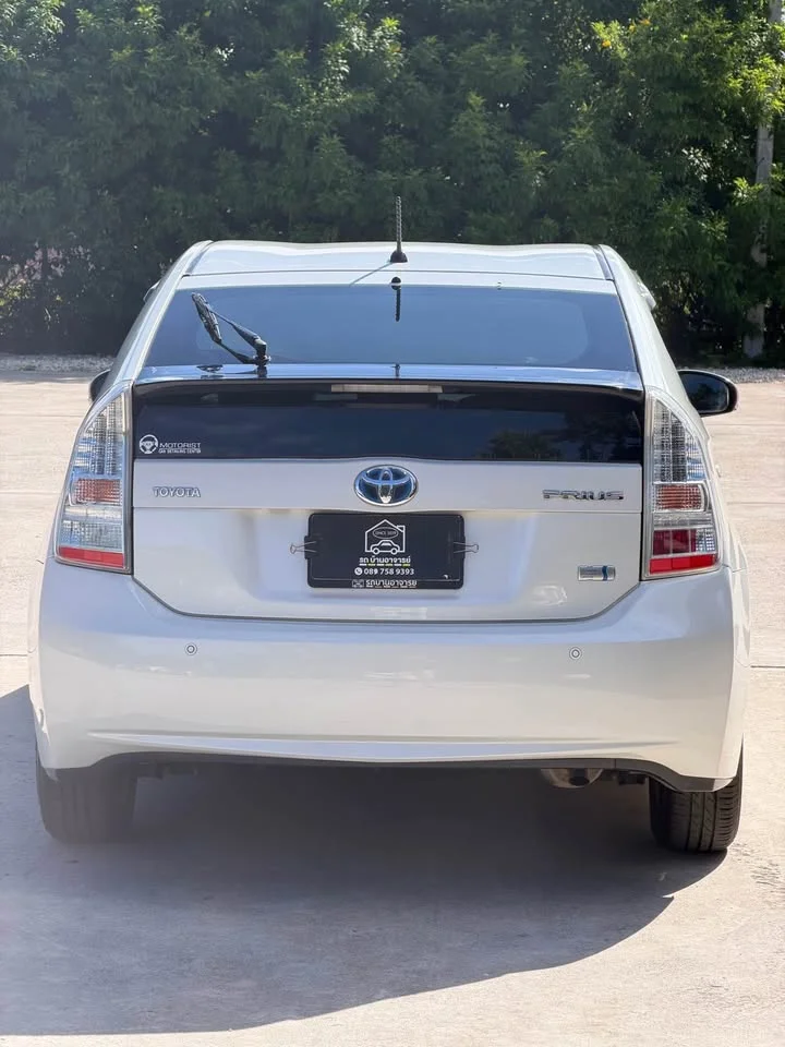 2012 Toyota Prius III 2