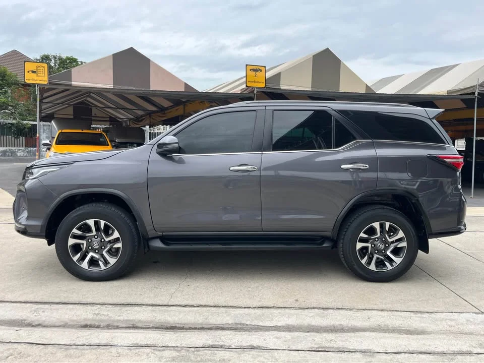 2023 Toyota Fortuner II 3