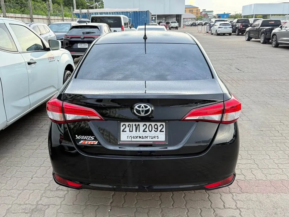 2022 Toyota Yaris ATIV III 2