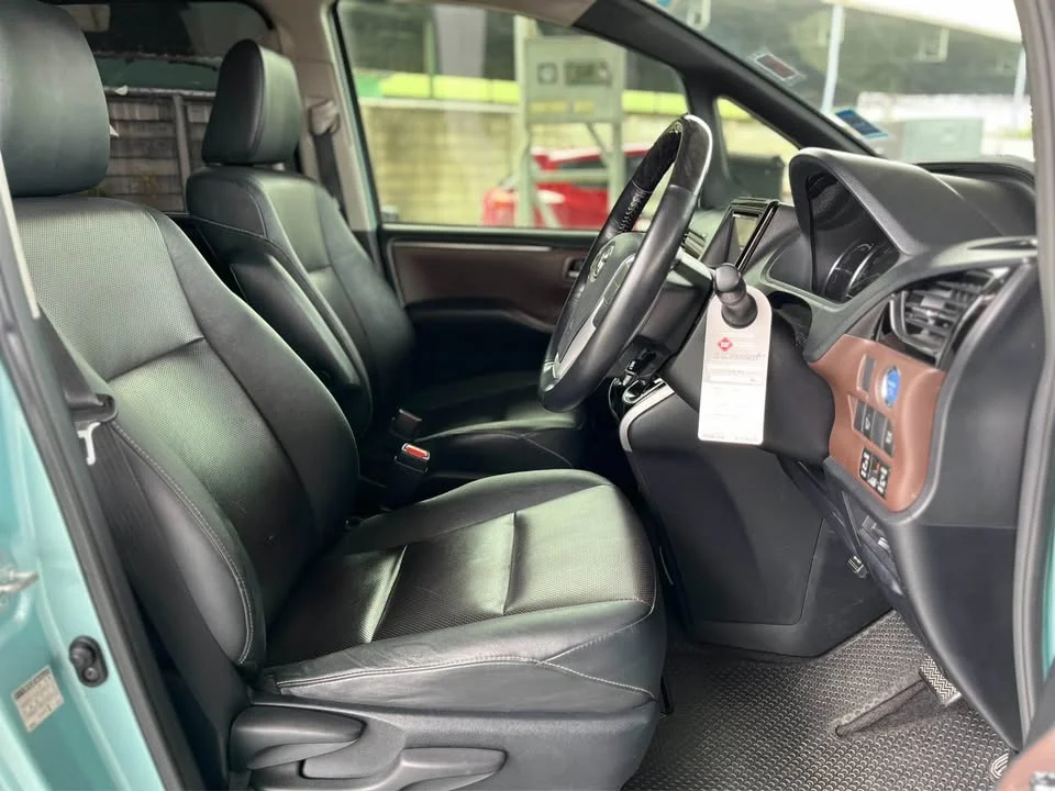 2015 Toyota Voxy III 3