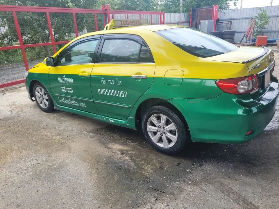 2013 Toyota Corolla Altis X (E140) 2