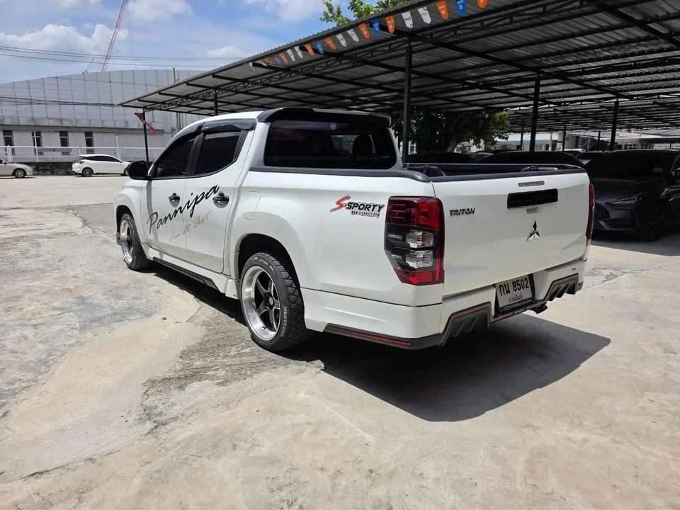 2022 Mitsubishi Triton V 3