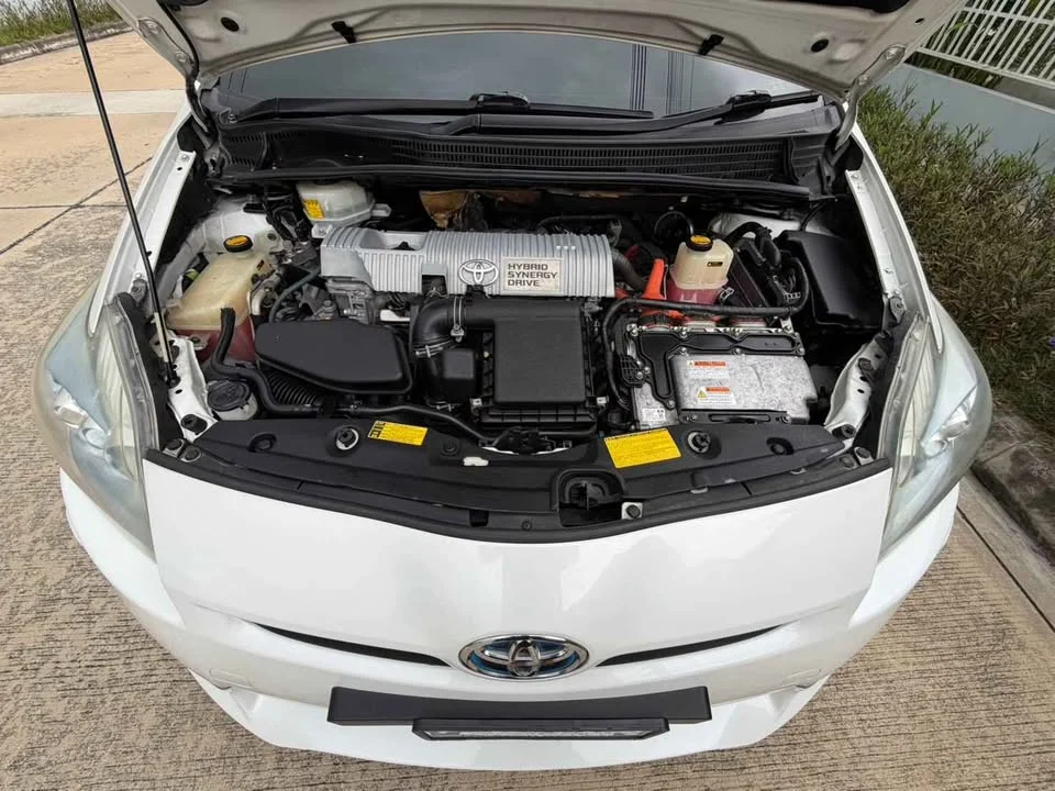 2012 Toyota Prius III 2