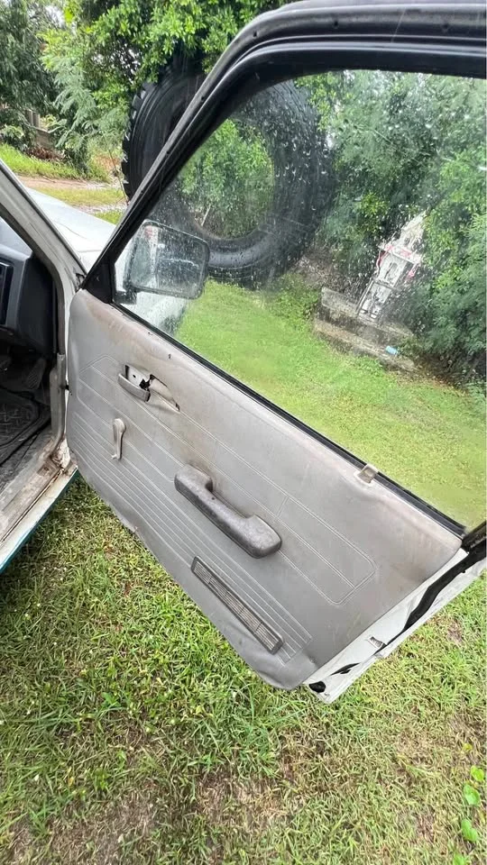 1990 Mazda B2500 IV 3