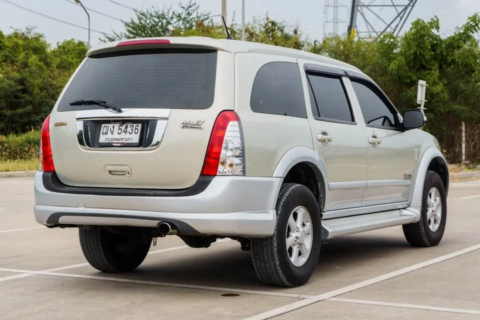 2008 Isuzu MU-7 3