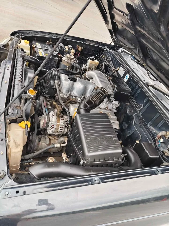 2005 Mazda 2500 Fighter V 2