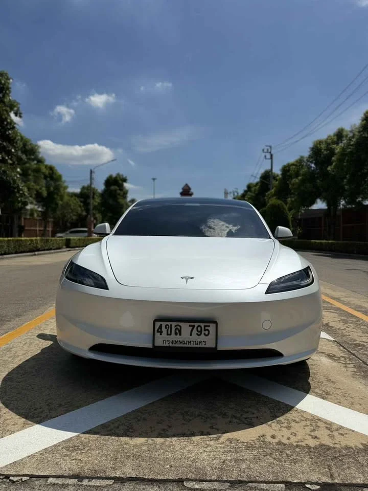 2024 Tesla Model 3 2