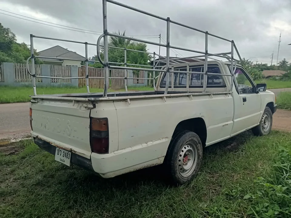 1995 Mitsubishi Triton II 2