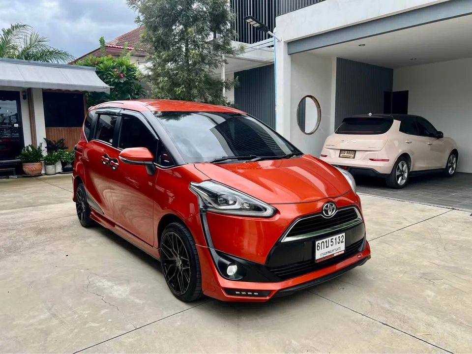 2017 Toyota Sienta II 3