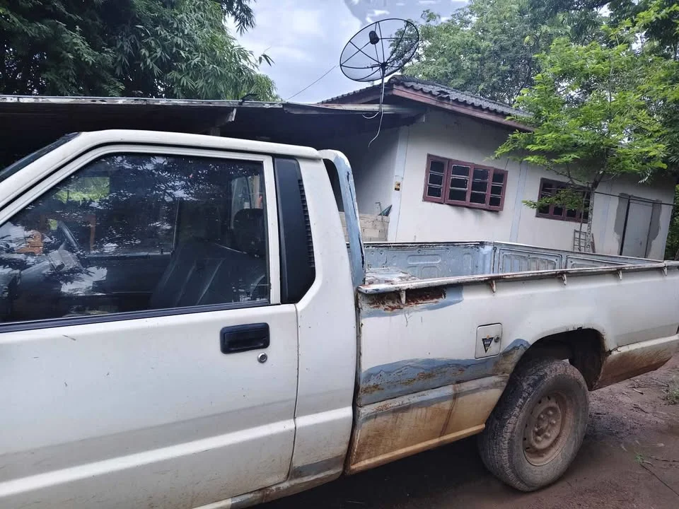 1994 Mitsubishi Triton II 2