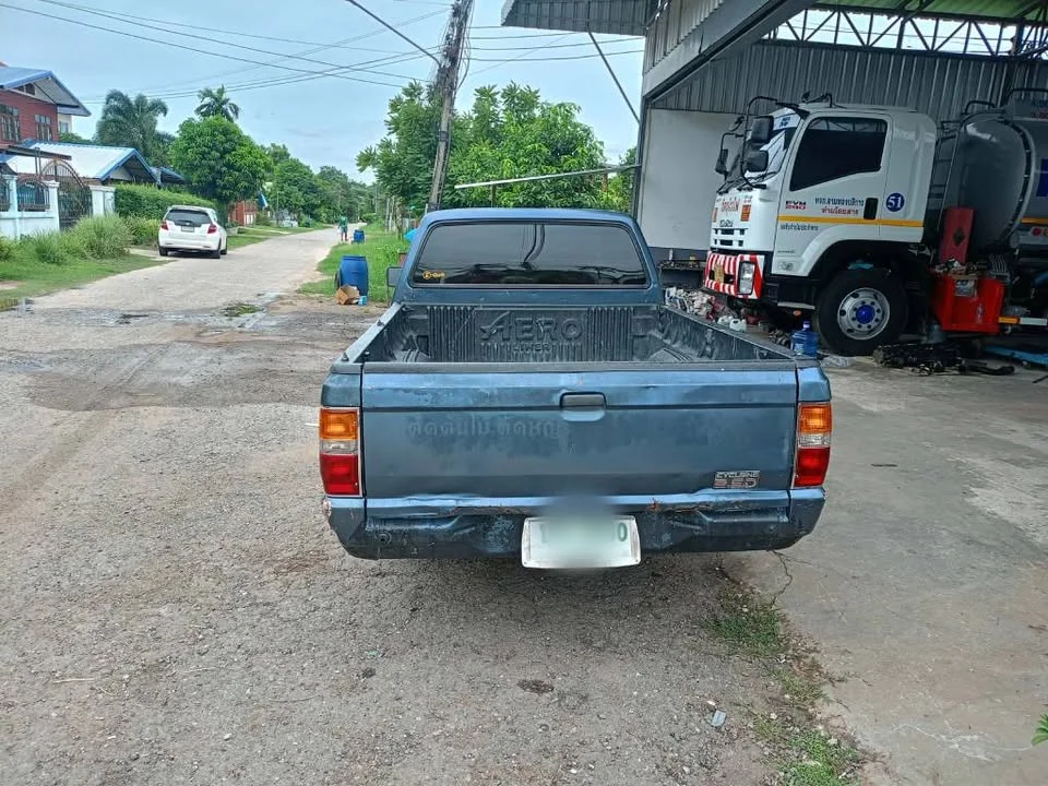 1997 Mitsubishi Triton II 3