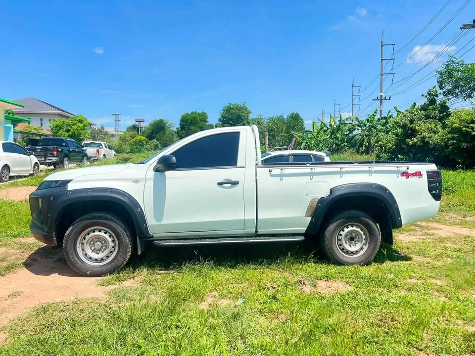 2022 Mitsubishi Triton V 2
