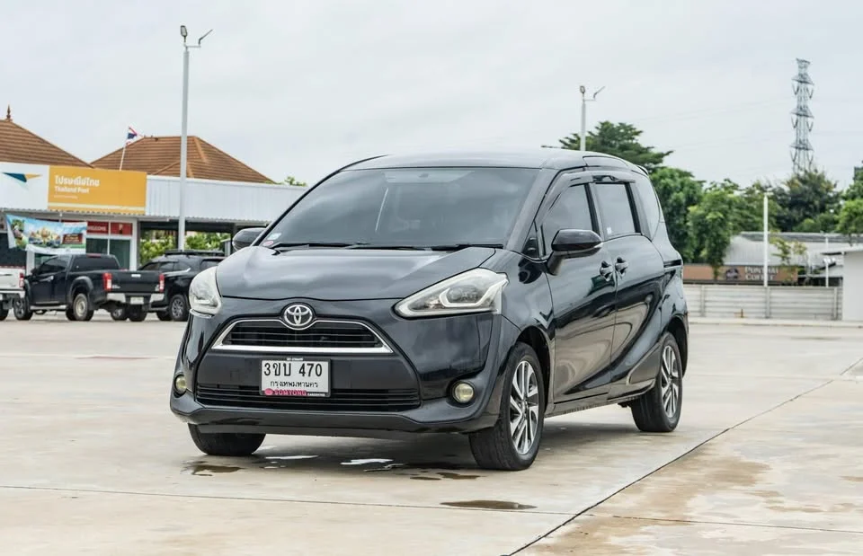 2017 Toyota Sienta II 2