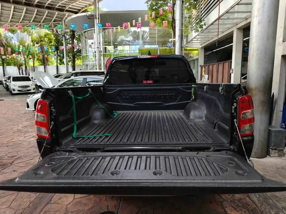 2017 Mitsubishi Triton V 2