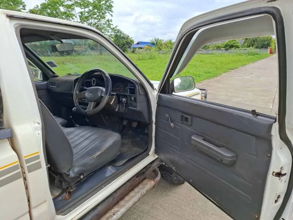 1990 Toyota Hilux Mighty-X V 3