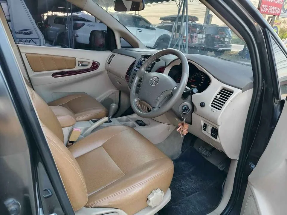 2004 Toyota Innova I 3