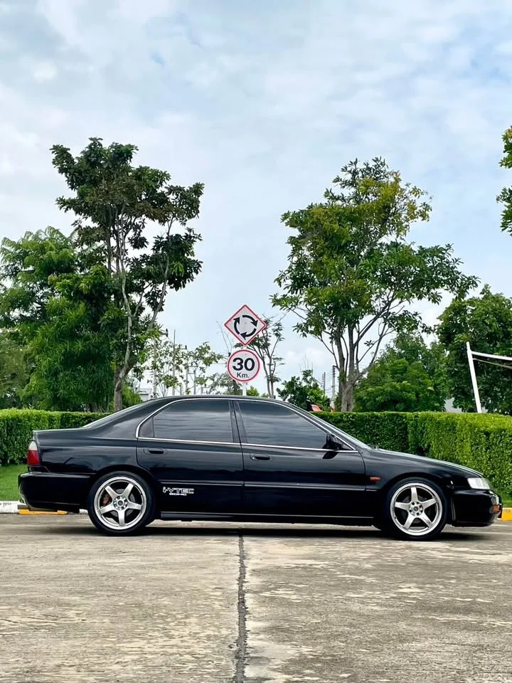 1997 Honda Accord V 2