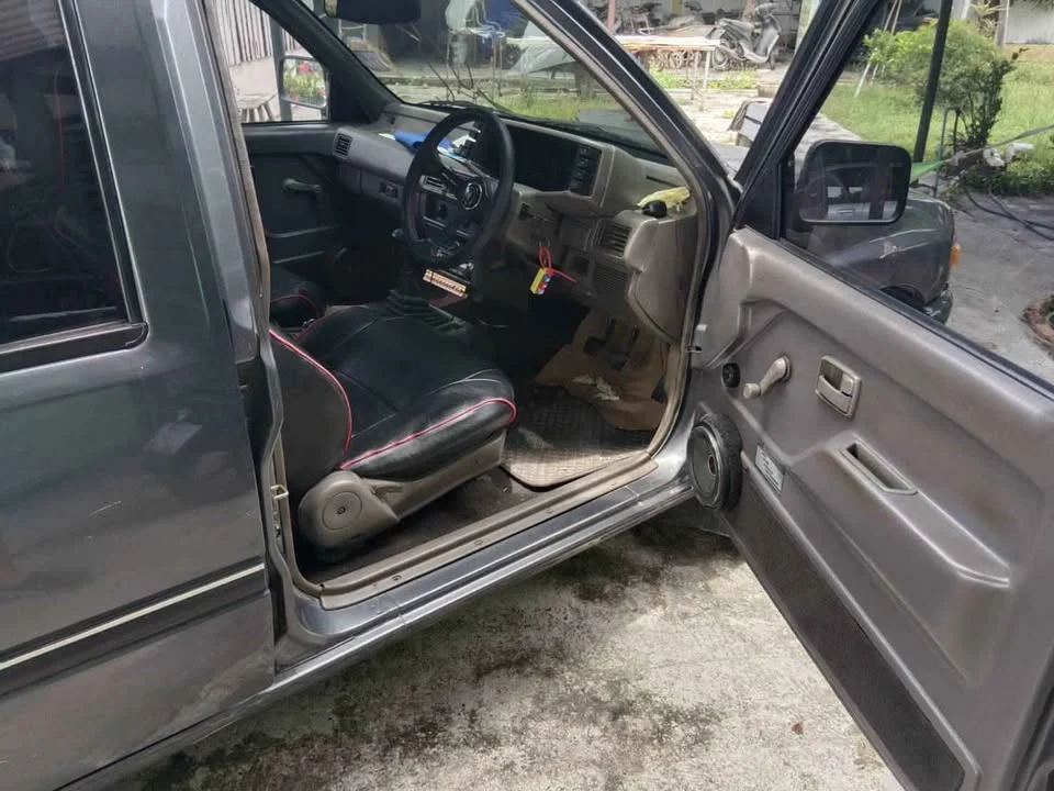1995 Isuzu TFR III 2