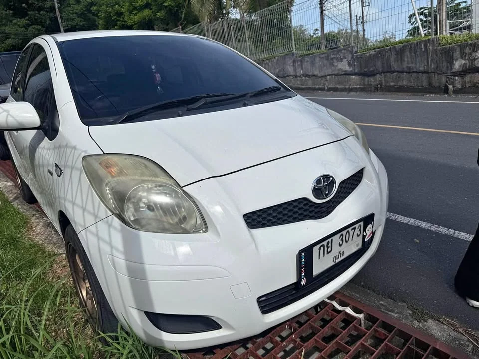 2013 Toyota Yaris II 2